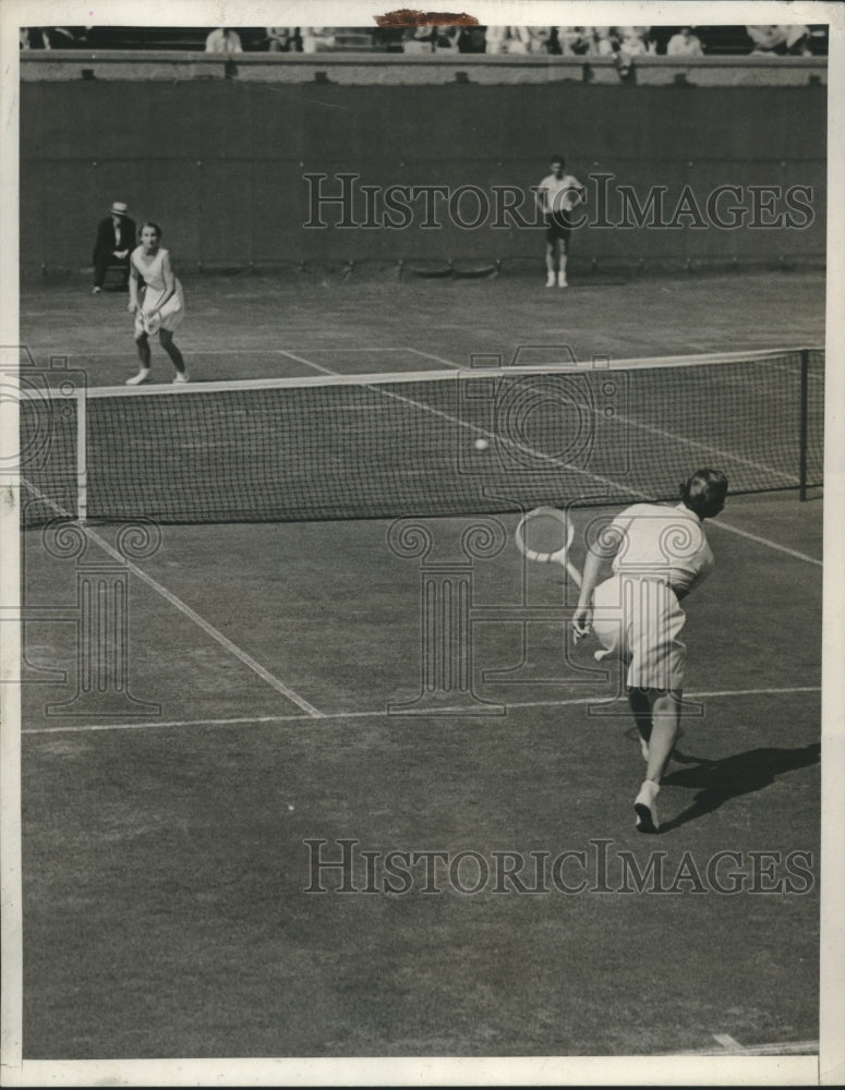 1937 Press Photo Helen Jacobs And Ruth Hardwick In The Wightman Cup Series In NY- Historic Images