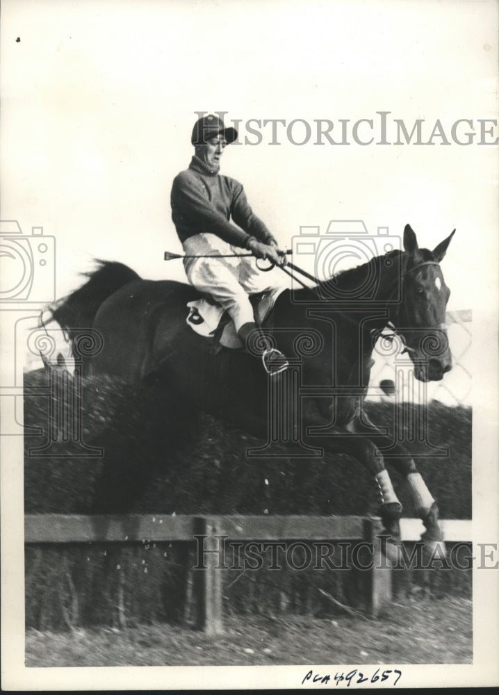 1939 Press Photo &quot;Teme Willow&quot; &amp; T. Rimell Up Entrants in Steeplechase Race- Historic Images