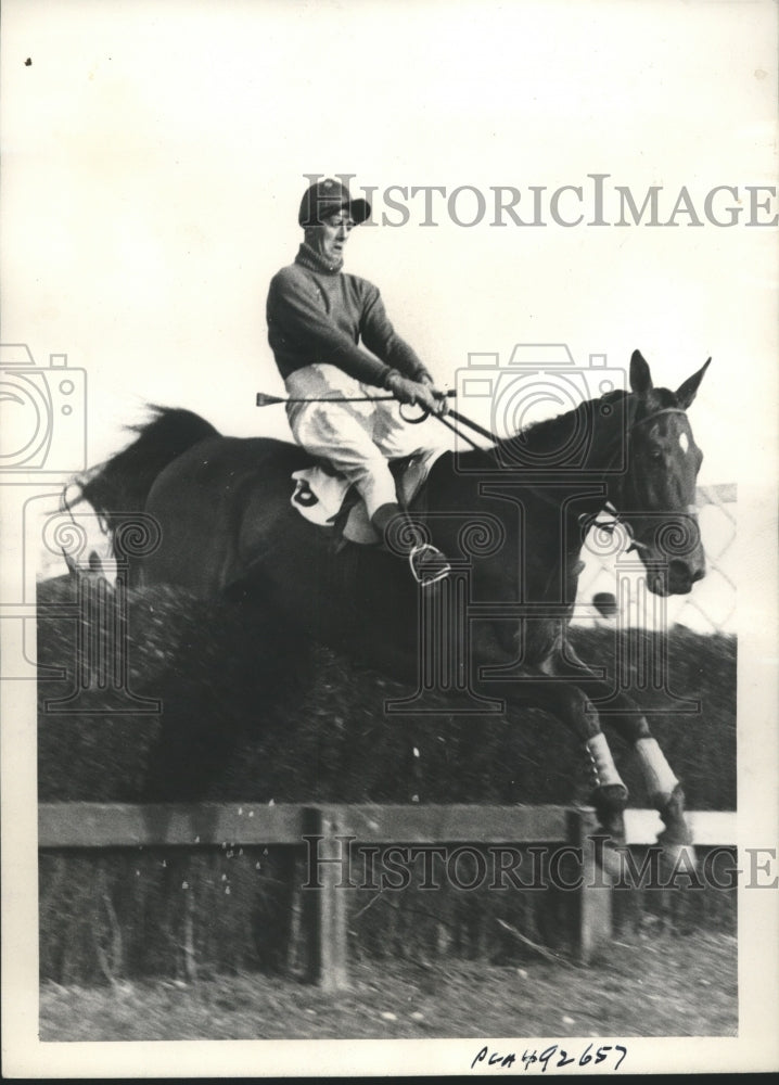 1939 Press Photo "Teme Willow" & T. Rimell Up Entrants in Steeplechase Race- Historic Images