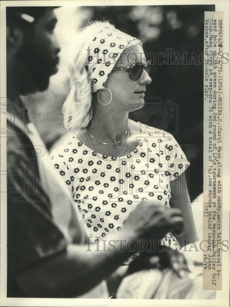 1975 Press Photo Carol Mann at Watch ball at LPGA Tournament - net35519- Historic Images