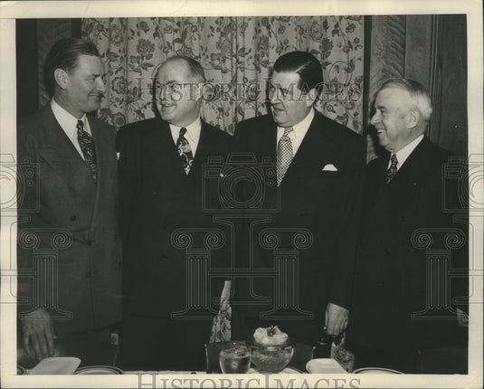 1948 Press Photo Elmer Ward plans Goodall Golf Tourney with other executives - Historic Images