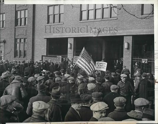 1941 Press Photo CIO Strike at International Harvester Plant in Chicago - Historic Images