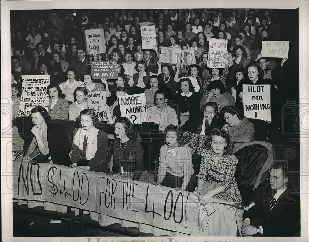 1945 Press Photo Northwestern University Students Attend Presidents Meeting - Historic Images