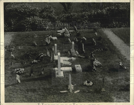 1925 Press Photo Vandals Wreck St. Jean de Baptiste Catholic Cemetery ...