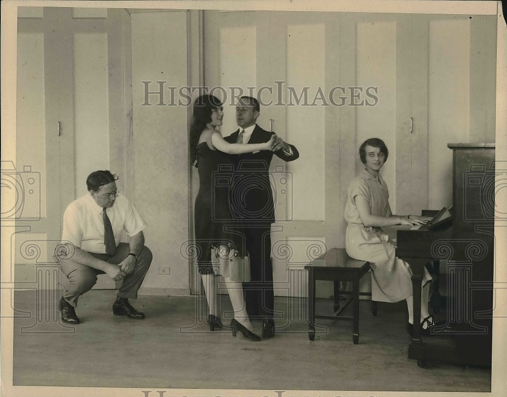 1925 Press Photo Dancers in Footloose Street - Historic Images