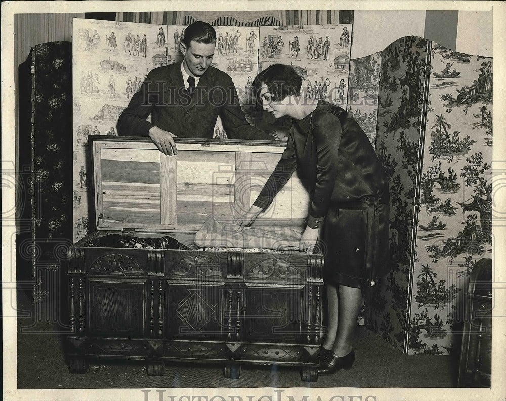 1931 Press Photo Ornately Carved Oak Hope Chest - Historic Images