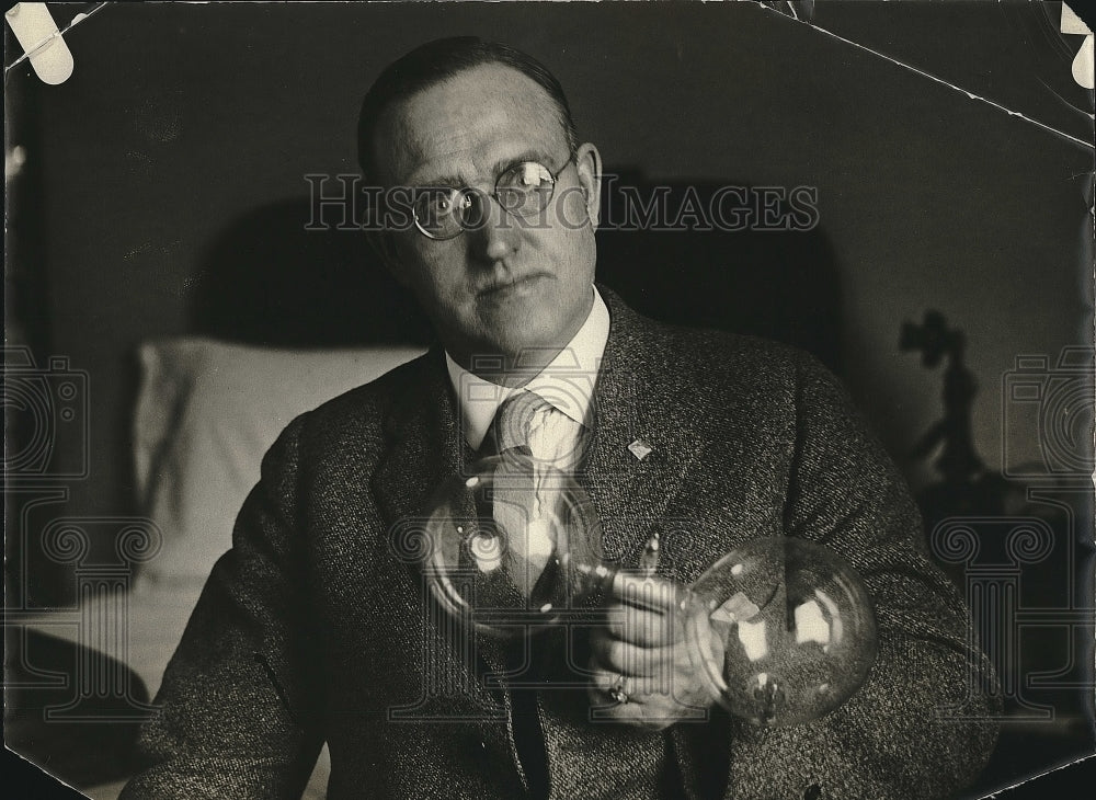 1926 Press Photo Dr. Hilton Jones, Scientist - Historic Images