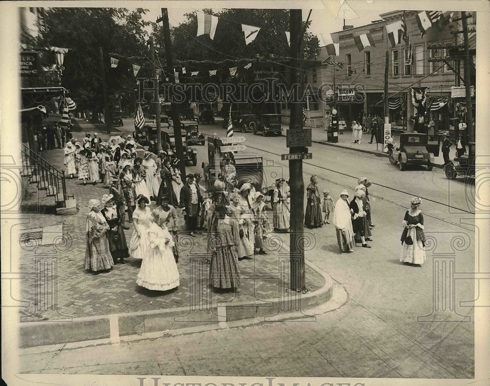 1926 Press Photo Old Saratoga Dresses in Colonial Days at Schuylerville, NY - Historic Images