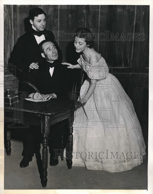 1941 Press Photo Hunter College Alumni Produce "Fashion" for Henrietta Prentiss - Historic Images