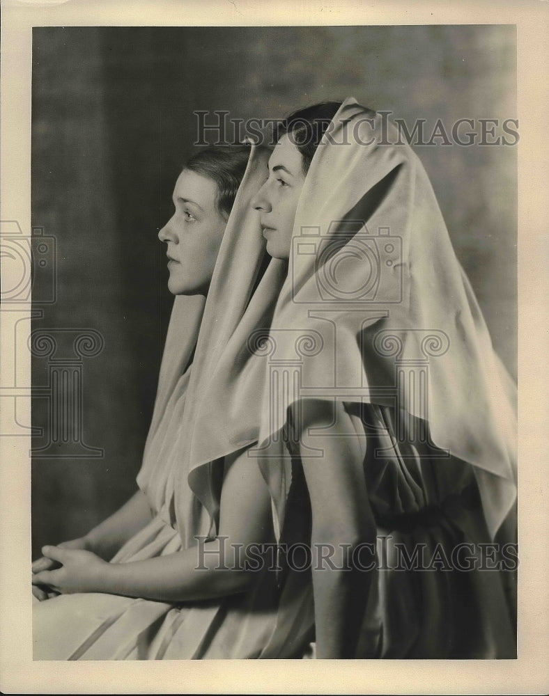 1931 Press Photo Harriet Forrester & Blanche Boardman in "Antigone" - Historic Images