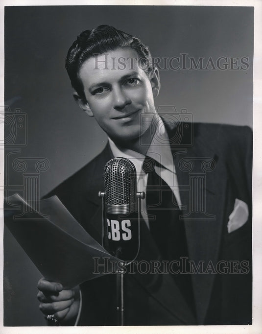 1948 Press Photo Earl Wrightson, Baritone on the "Family Hour" - Historic Images