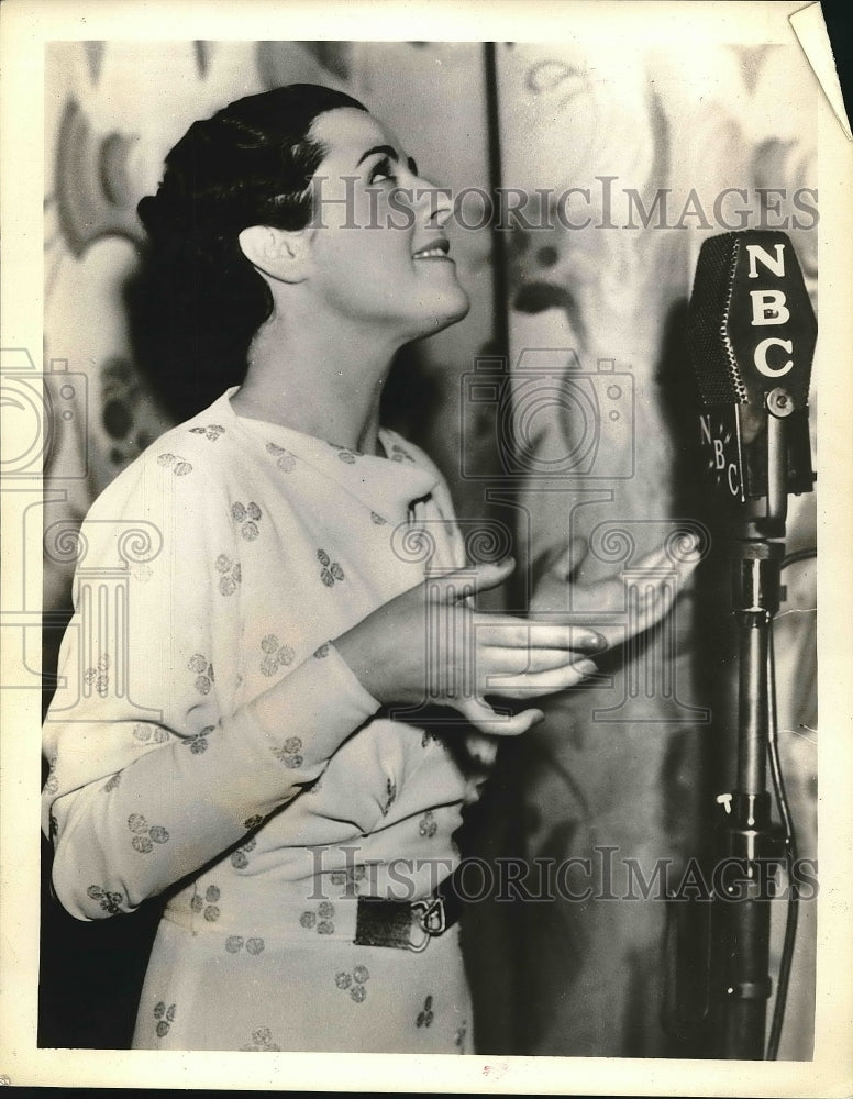 1935 Press Photo Kathleen Wells, Singer of the &quot;Maxwell House Show Boat&quot; - Historic Images