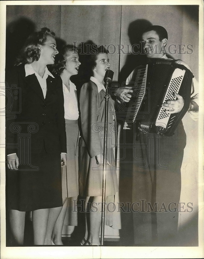 1943 Press Photo The &quot;Musical Steelmakers&quot; - nex01193 - Historic Images