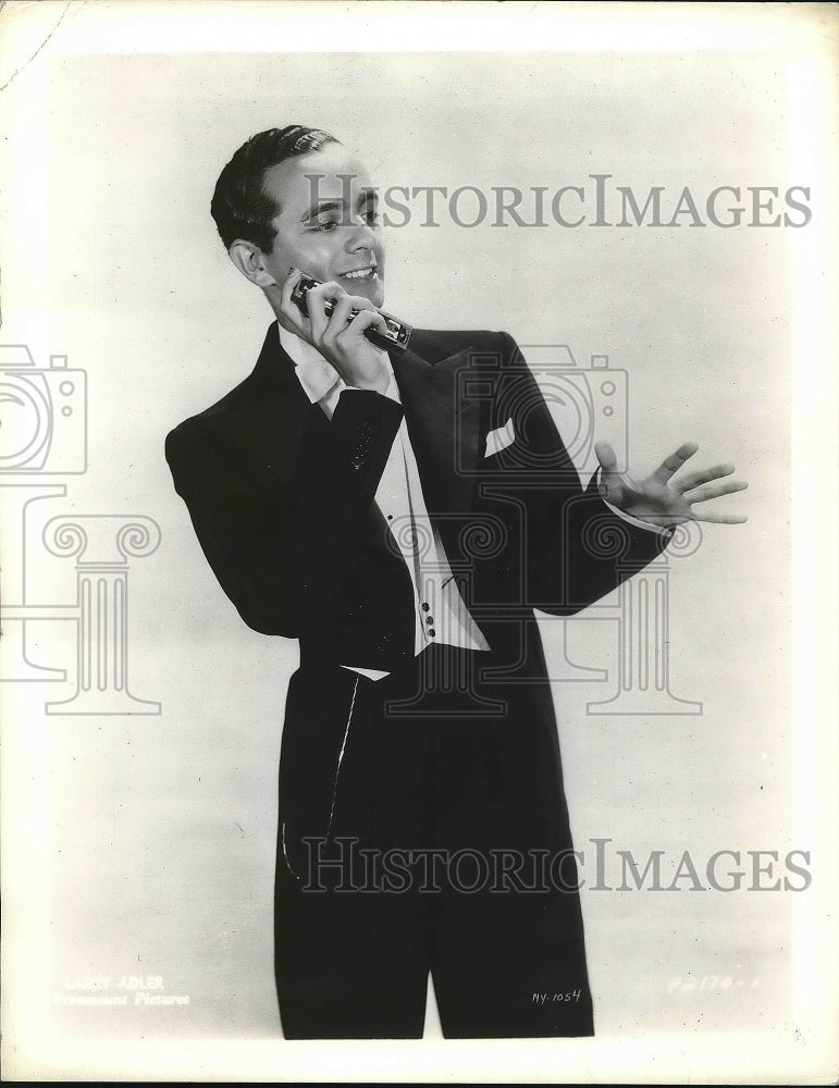 1942 Press Photo Larry Adler, Harmonica player - Historic Images