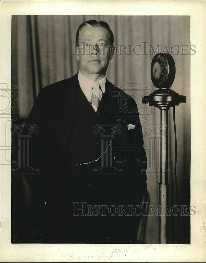 1930 Press Photo Reinald Werrenrath "Camel Pleasure Hour" - Historic Images