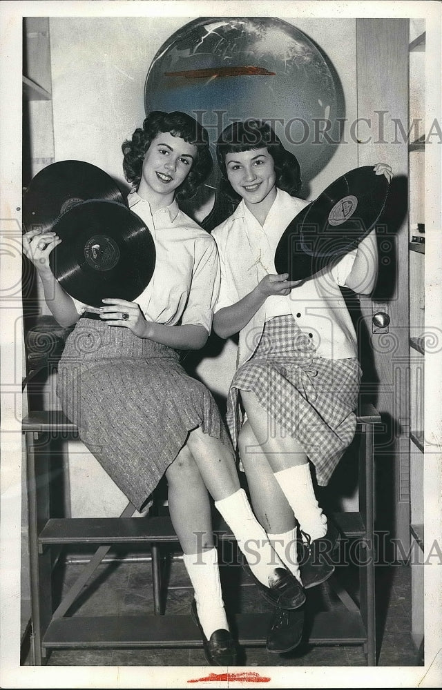 1959 Press Photo Peggy Walton, Linda Kania, North Royalton High School Band - Historic Images