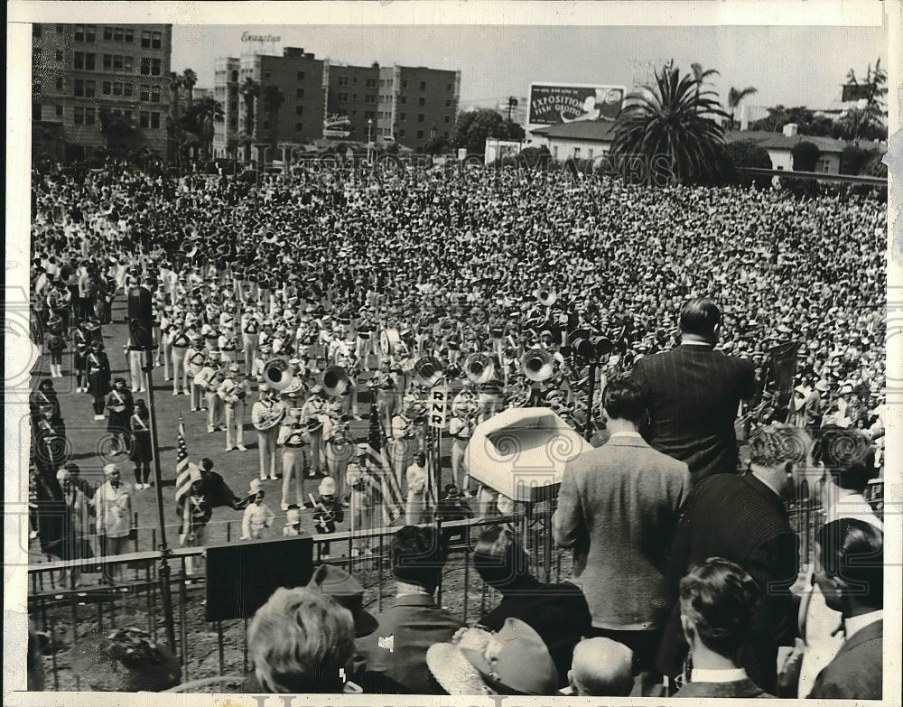 1940 Press Photo The Largest Massed Band in the history of Los Angeles - Historic Images