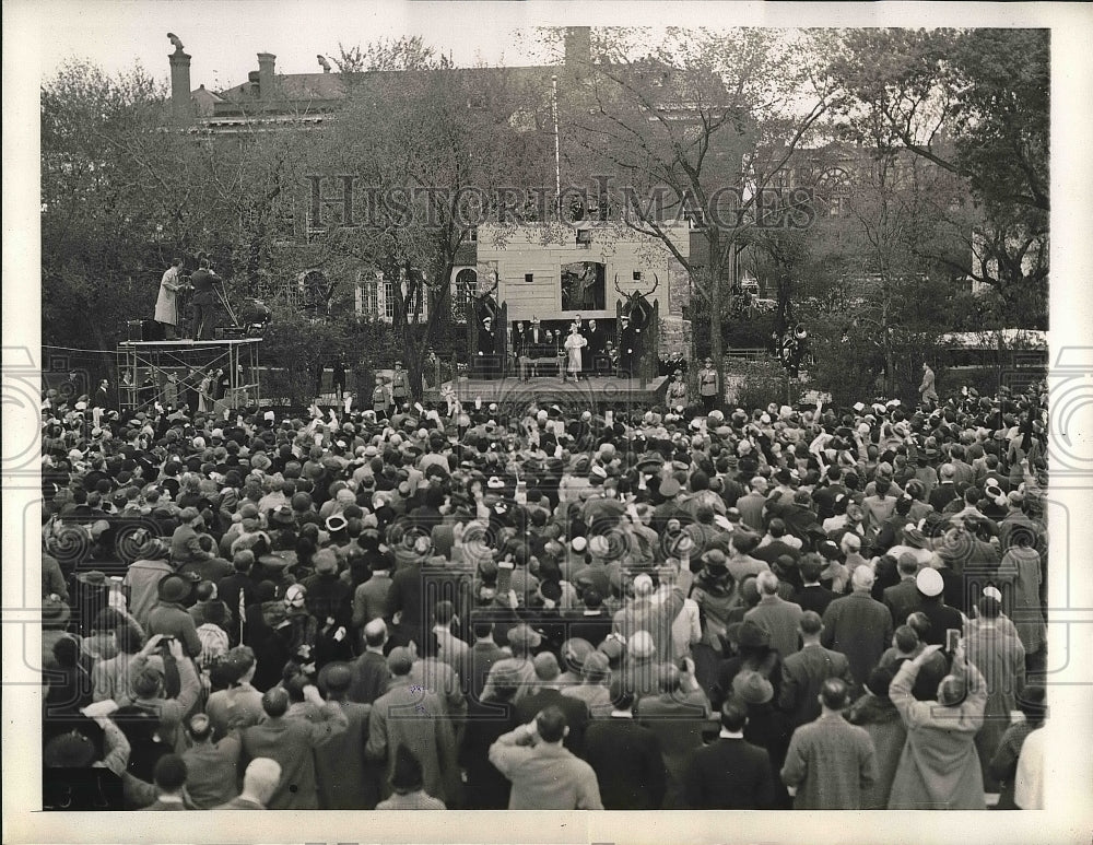 1939 Press Photo Crowd at Winnepeg - nex01420 - Historic Images