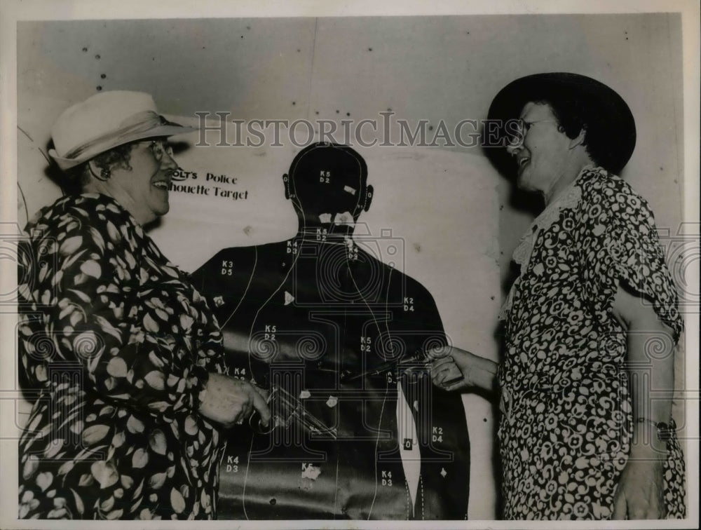 1937 Press Photo Mrs. J.W. Baxter, Mrs. J.B. Hewell, Police Women - Historic Images