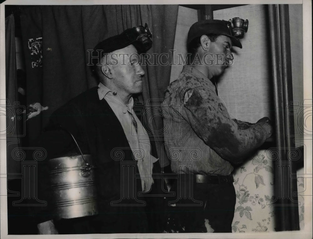 1938 Press Photo Elsworth Morton, Charles W. Poland, Miners Voting, Maryland - Historic Images