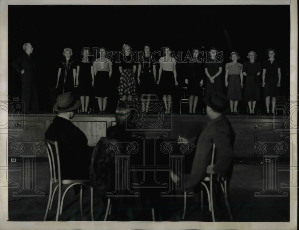 1940 Press Photo Judges Picking Cast for &quot;American Jubilee&quot; - Historic Images