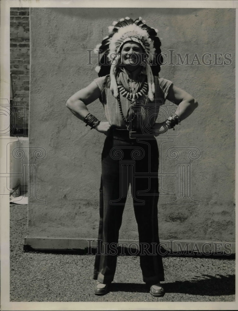 1936 Press Photo William Loane West in Indian Headdress - nex01895 - Historic Images