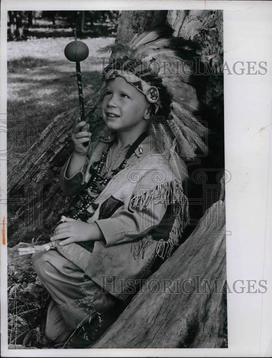 1966 Press Photo Dean Fearon, Child in Indian Costume, Painesville - Historic Images