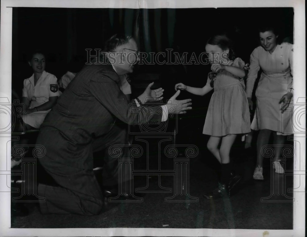 1947 Press Photo Dr. George G. Deaver, Maureen Eagan, Infantile Paralysis - Historic Images