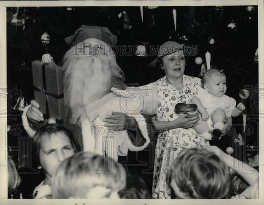 1936 Press Photo Mrs Henry Doherty, Grace Doherty Christmas Party, Donna Linskey - Historic Images