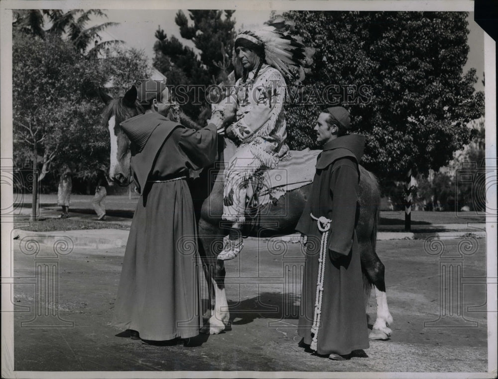 1937 Press Photo I.W. Farrell, Buffalo Bill Indian Costume, San Fernando Rey - Historic Images