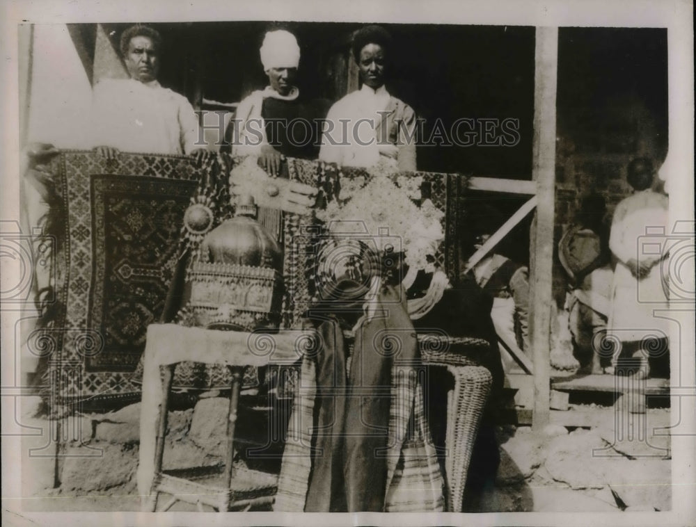 1935 Press Photo Relics and Crown, Macheda, Queen of Sheba, Aksum, Ethiopia - Historic Images