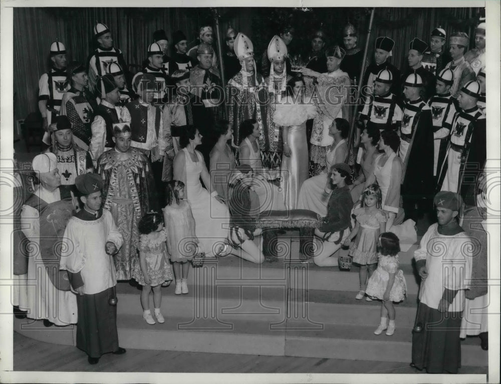 1934 Press Photo Muriel Cowan, Coronation, Queen, Tournament of Roses Parade - Historic Images