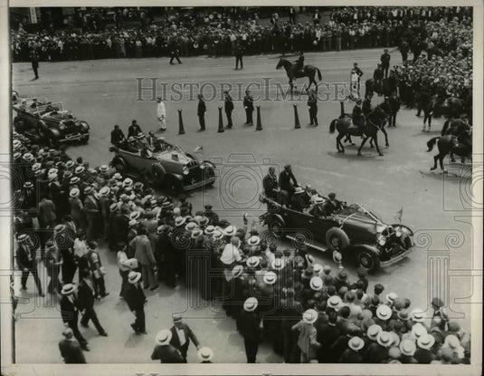 1930 Press Photo Trans-Atlantic Flyers Greeted at City Hall in New York - Historic Images