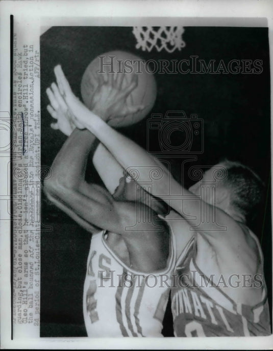 1962 Press Photo Adrian Smith of Cincinnati, Cleo Hill of Hawks - Historic Images
