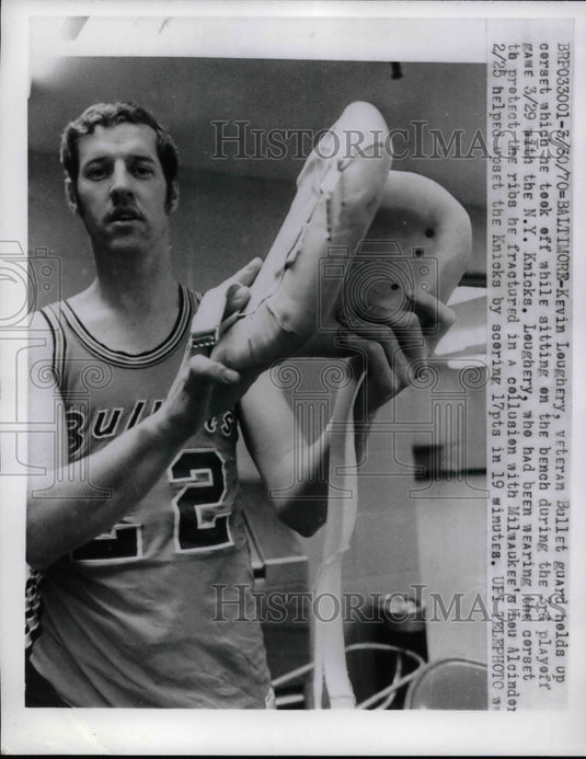 1970 Press Photo Kevin Loughery, Baltimore Bullet Guard with Corset - Historic Images