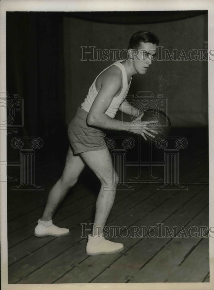1930 Press Photo Donald McNaughton, Guard for Columbia University - Historic Images