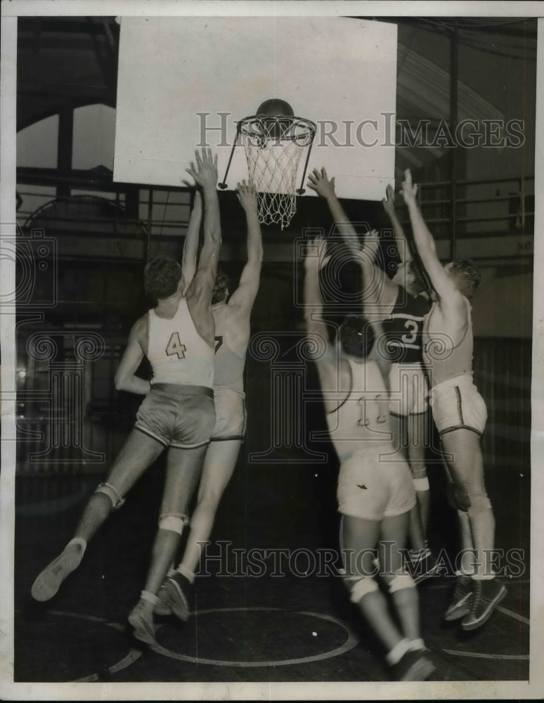 1932 Press Photo College of City of New York Basketball Action - nex02737 - Historic Images