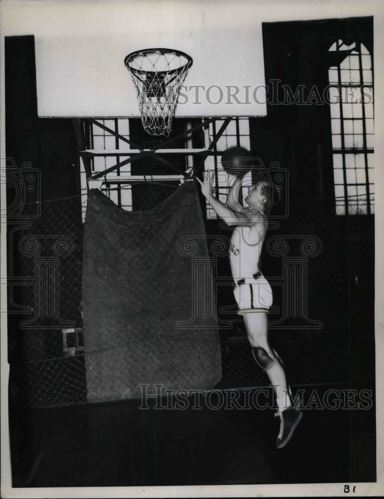 1936 Press Photo Jump Shot by Basketball Player - Historic Images