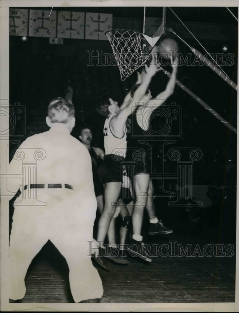 Press Photo Duquesne and Long Island University Basketball Action - Historic Images