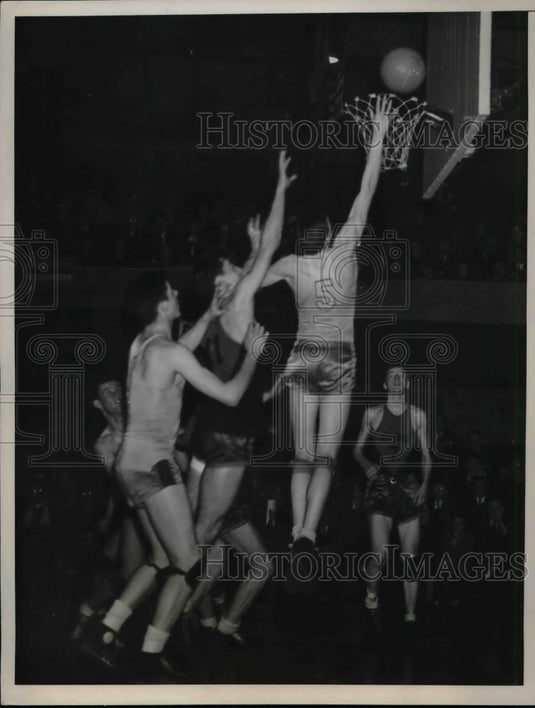 1938 Press Photo Bert Robben Scores St. Xavier to Win Catholic HS Championship - Historic Images