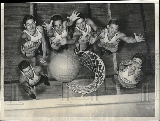 1933 Press Photo College of City of New York Basketball Practice, New York City - Historic Images