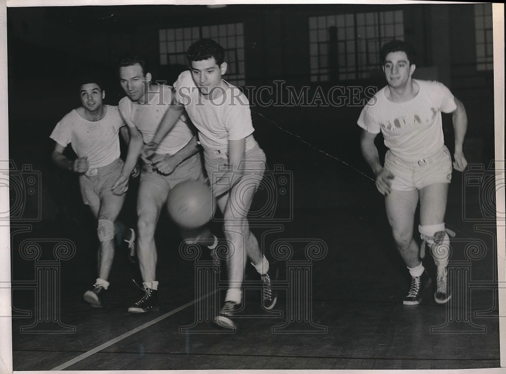 1936 Press Photo Georgetown University Basketball at New York University Gym - Historic Images