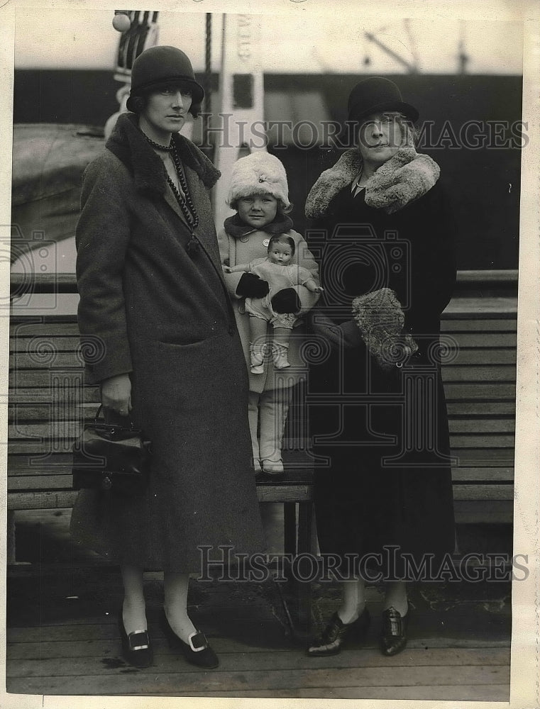 1925 Press Photo Family of Philip Kip Rhinelander Sails on SS Munargo to Nassau - Historic Images