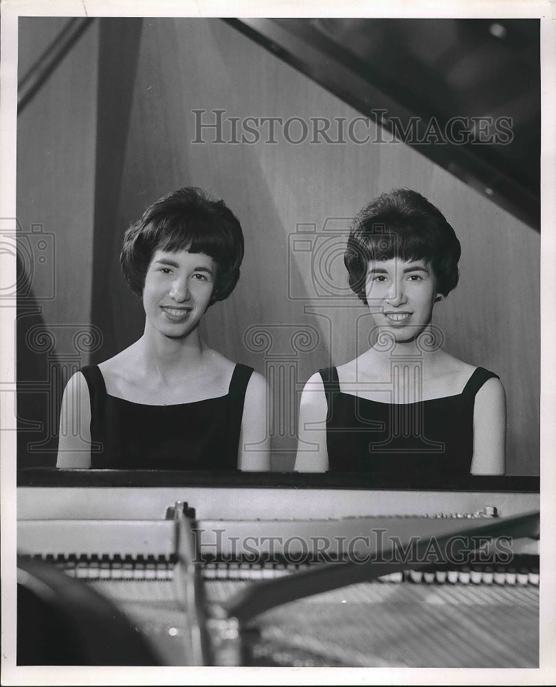 1964 Press Photo Joyce and Joanne Weintraub Twins of Cleveland Music Institute - Historic Images