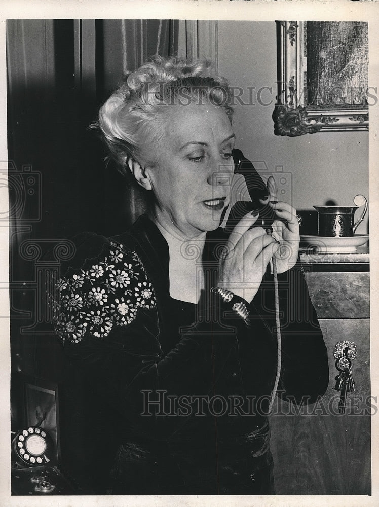 1948 Press Photo Countess Le Guales de Mezaubran, Runs Beauty Parlor for Men - Historic Images