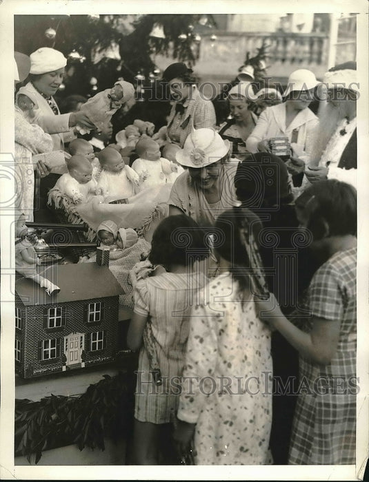 1934 Press Photo Mrs. Henry L. Doherty at Annual Grace Doherty Christmas Party - Historic Images