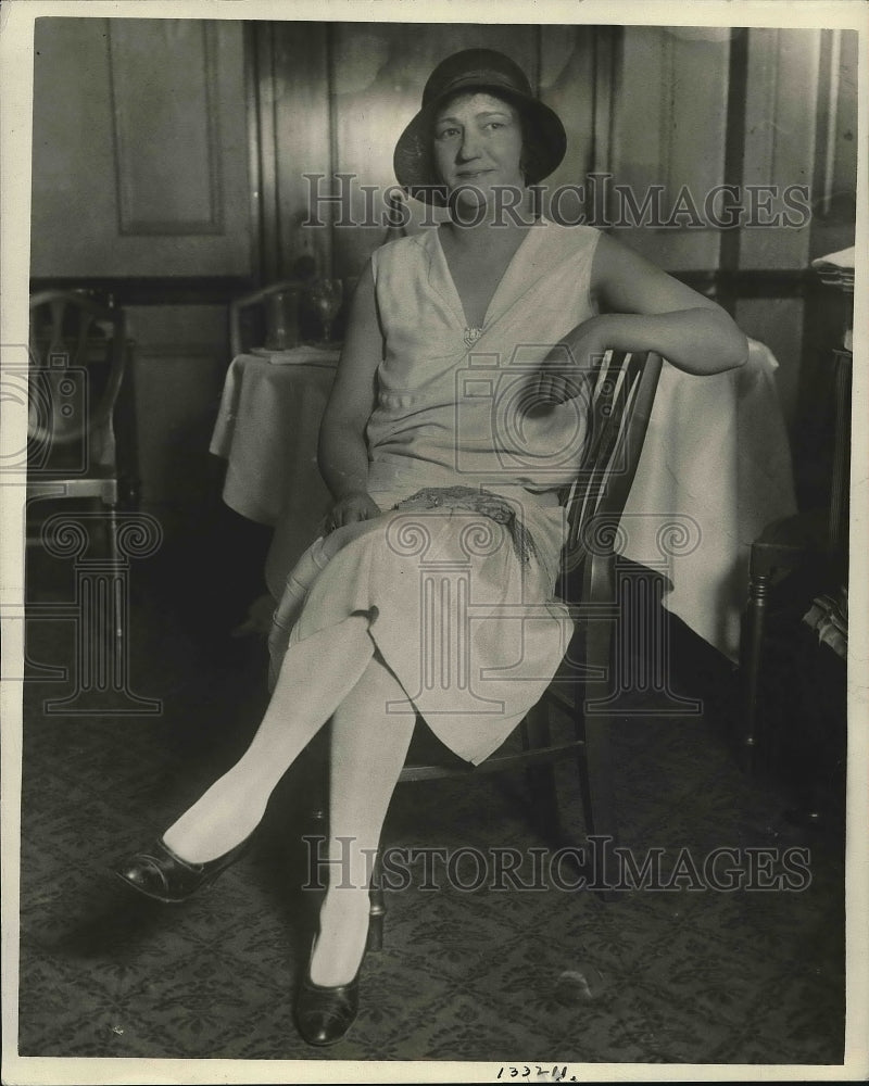 1930 Press Photo Mrs. Harry C. Stewart Silver Cup Award for Driving, Kansas City - Historic Images