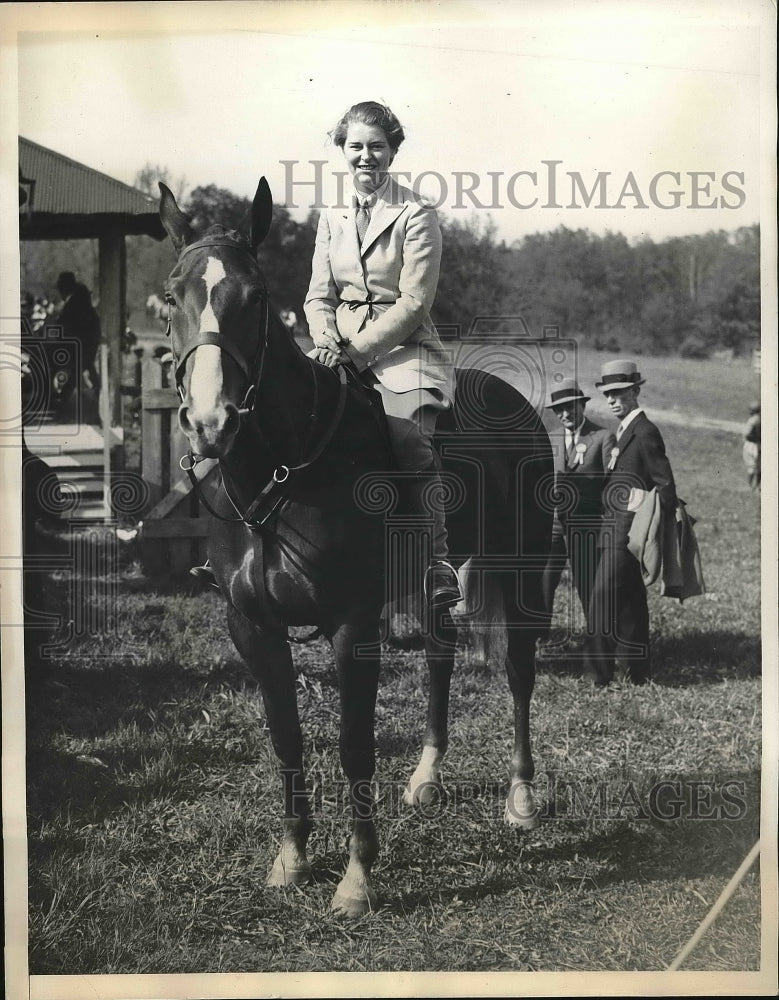 1935 Press Photo Mrs Ulmo Randle at Horse Show - nex04463 - Historic Images