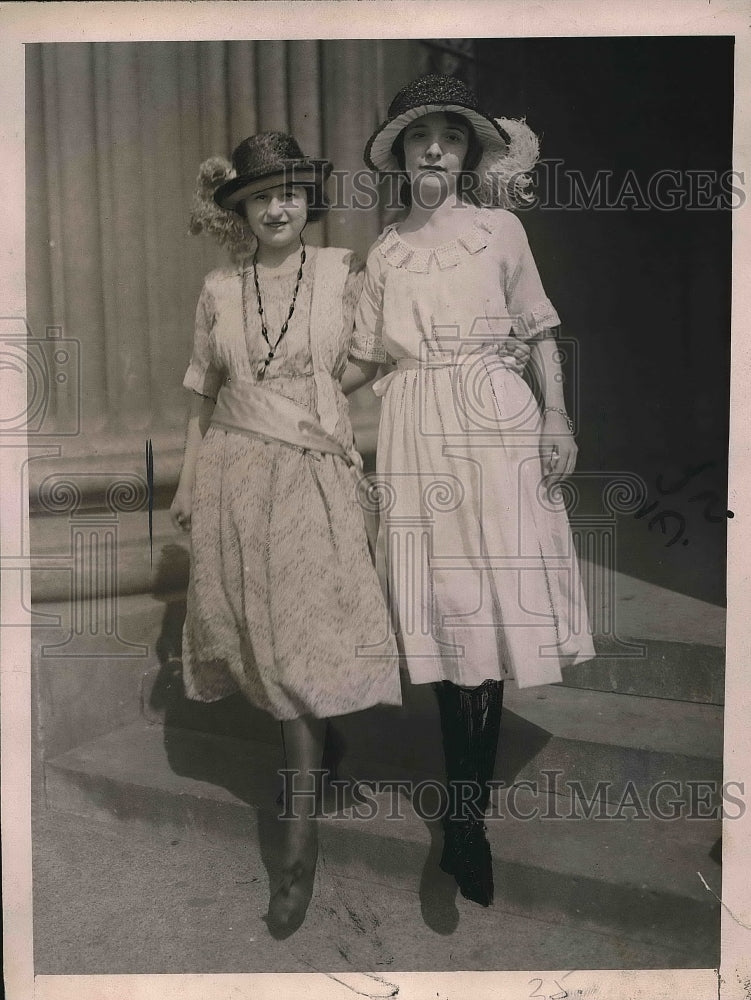 1921 Press Photo Altah Lemke &amp; Florence Dill Hat Models - Historic Images
