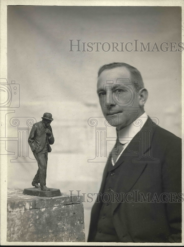 1918 Press Photo Sculptor of Driftwood Eugene Monohan - Historic Images